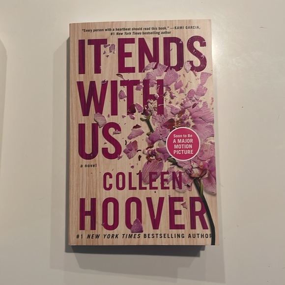 Colleen Hoover book set - It Starts With Us & It Ends With Us - Picture 3 of 5